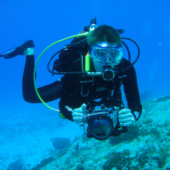 UNDERWATER PHOTOGRAPHER